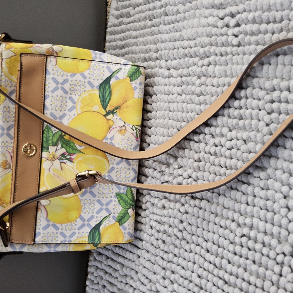 NWOT Giani Bernini Lemon Print Crossbody Bag - Picture 9 of 16
